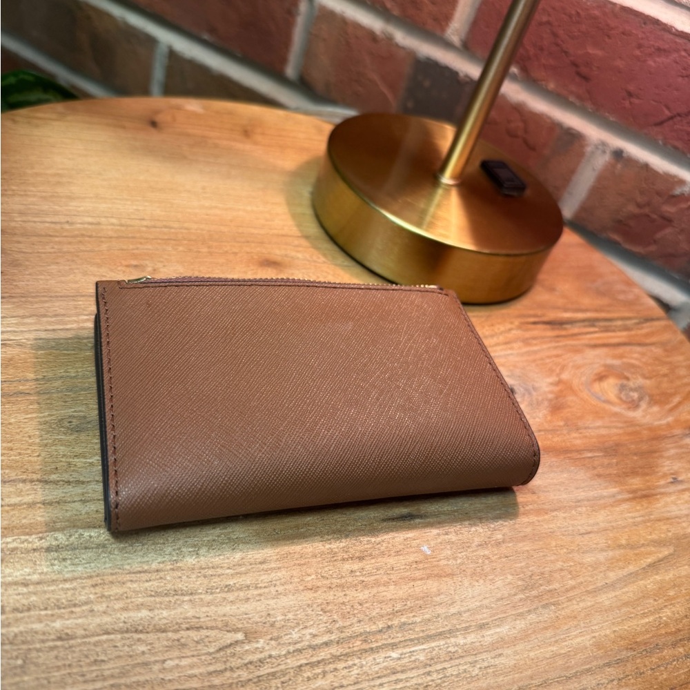Michael Kors Brown Saffiano Leather wallet with Gold Logo - Picture 4 of 4